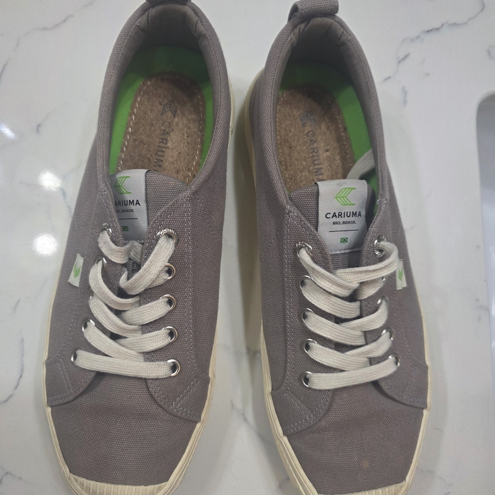 Cariuma Women's Gray Canvas Sneakers
